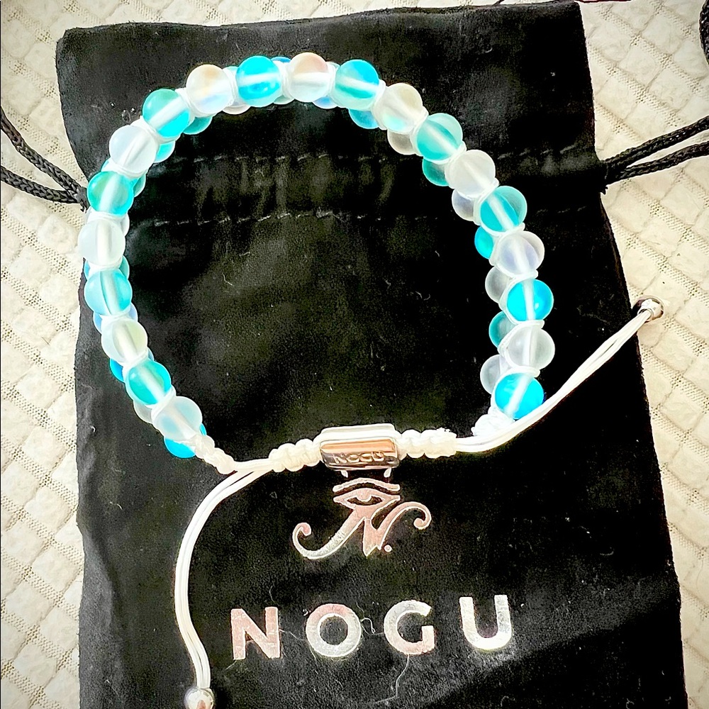 Aquamarine and white mermaid glass bracelet. Adjustable.